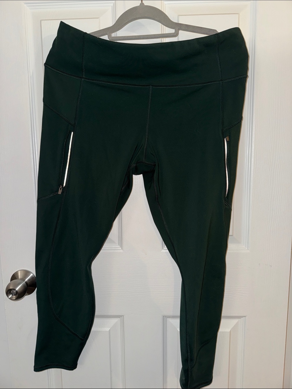 Athleta Green' Capri Leggings with Zip Pockets